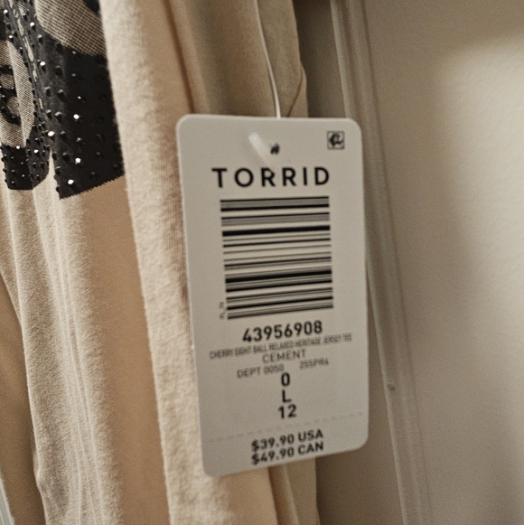 NWT Torrid Beige Short Sleeve Tee with Black Jeweled 8-Ball Cherries Graphic - Picture 5 of 6